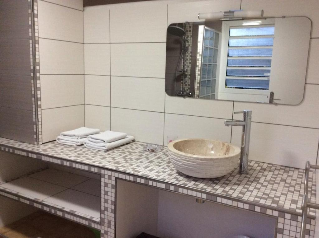 Confortable T1 Le Gosier, Wi-Fi, Piscine Dans Gite เลอโกซิเยร์ ภายนอก รูปภาพ